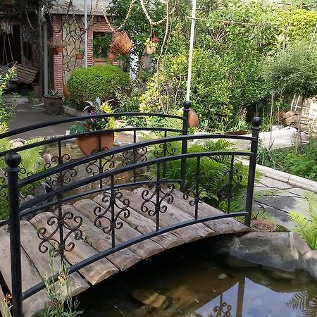 Tamar Guest House Gori Bagian luar foto