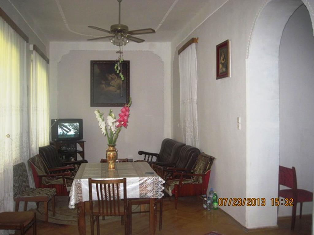 Tamar Guest House Gori Bagian luar foto