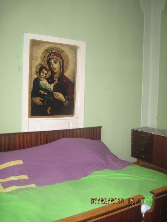 Tamar Guest House Gori Bagian luar foto