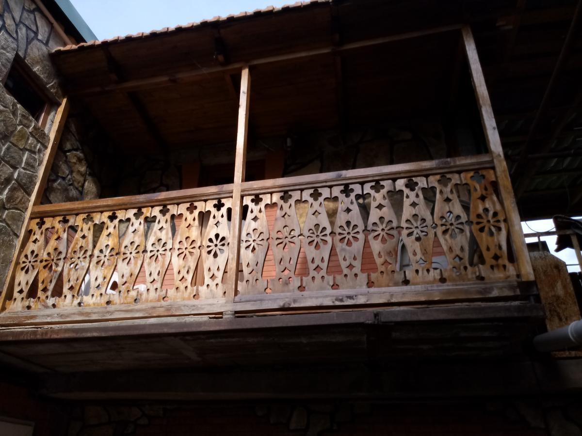 Tamar Guest House Gori Bagian luar foto
