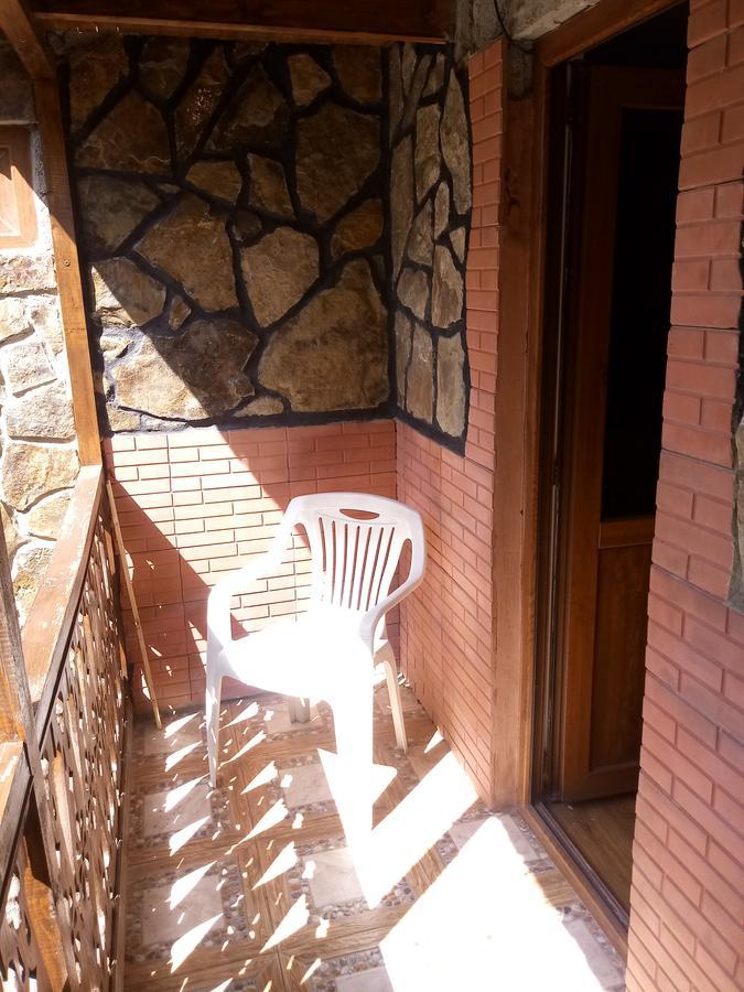 Tamar Guest House Gori Bagian luar foto
