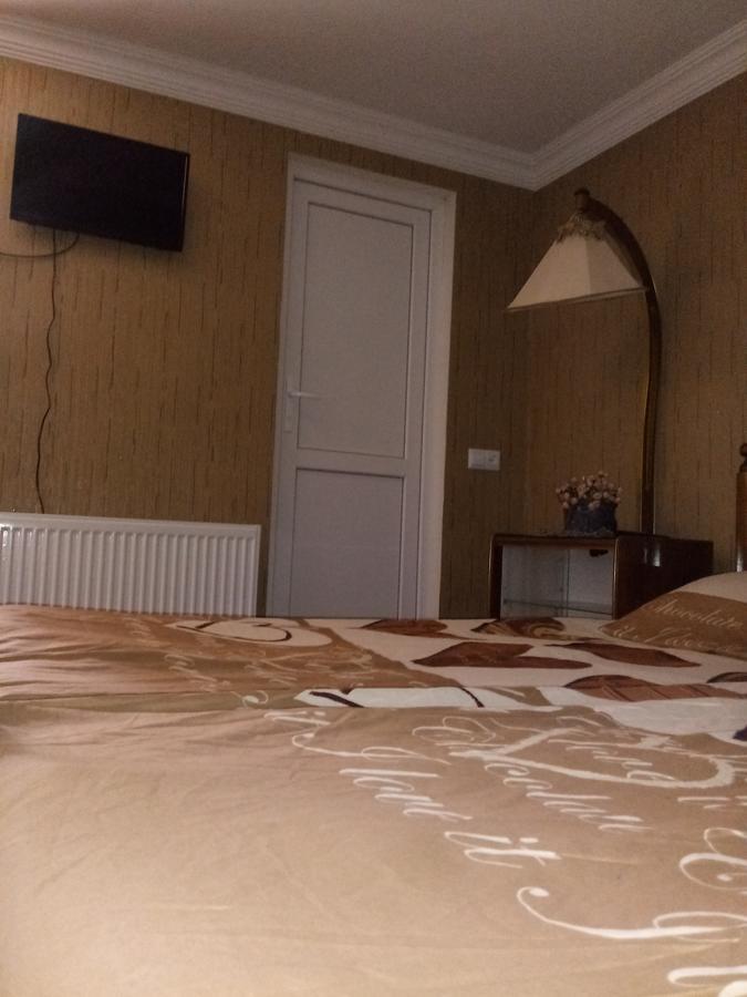 Tamar Guest House Gori Bagian luar foto