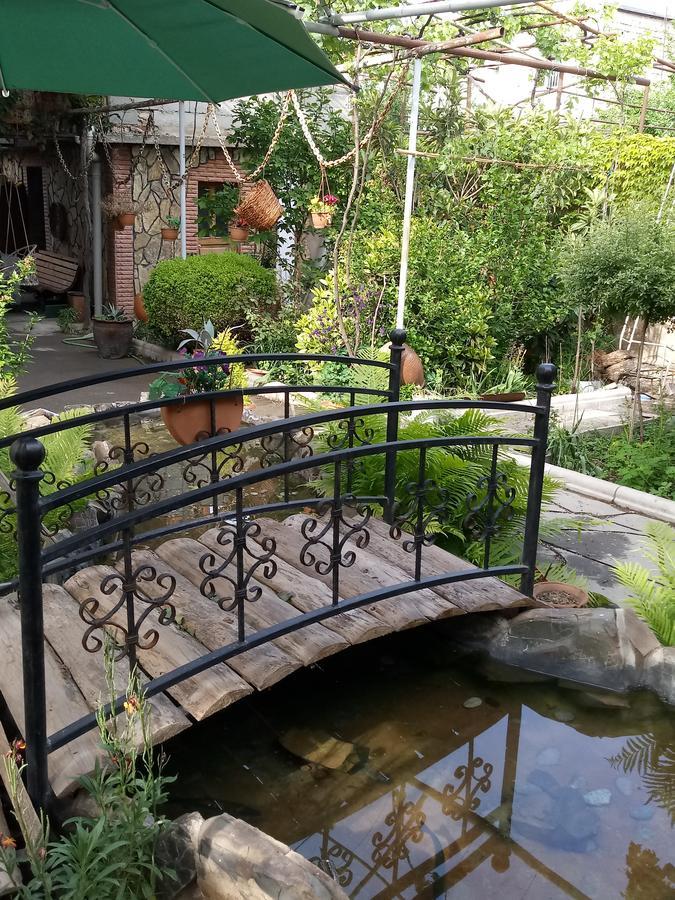 Tamar Guest House Gori Bagian luar foto