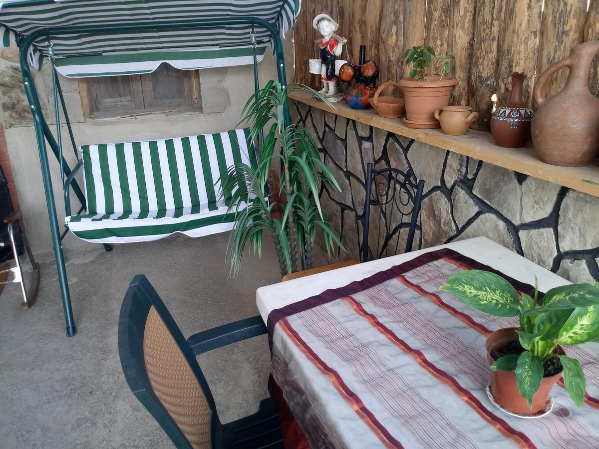 Tamar Guest House Gori Bagian luar foto