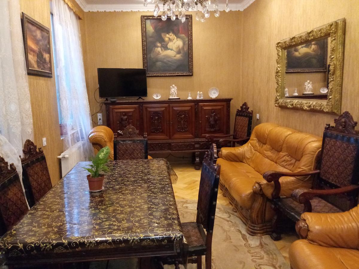 Tamar Guest House Gori Bagian luar foto
