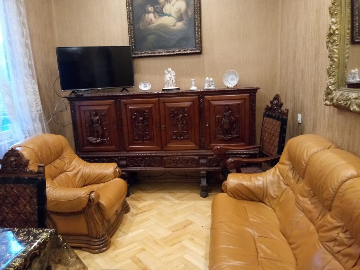 Tamar Guest House Gori Bagian luar foto